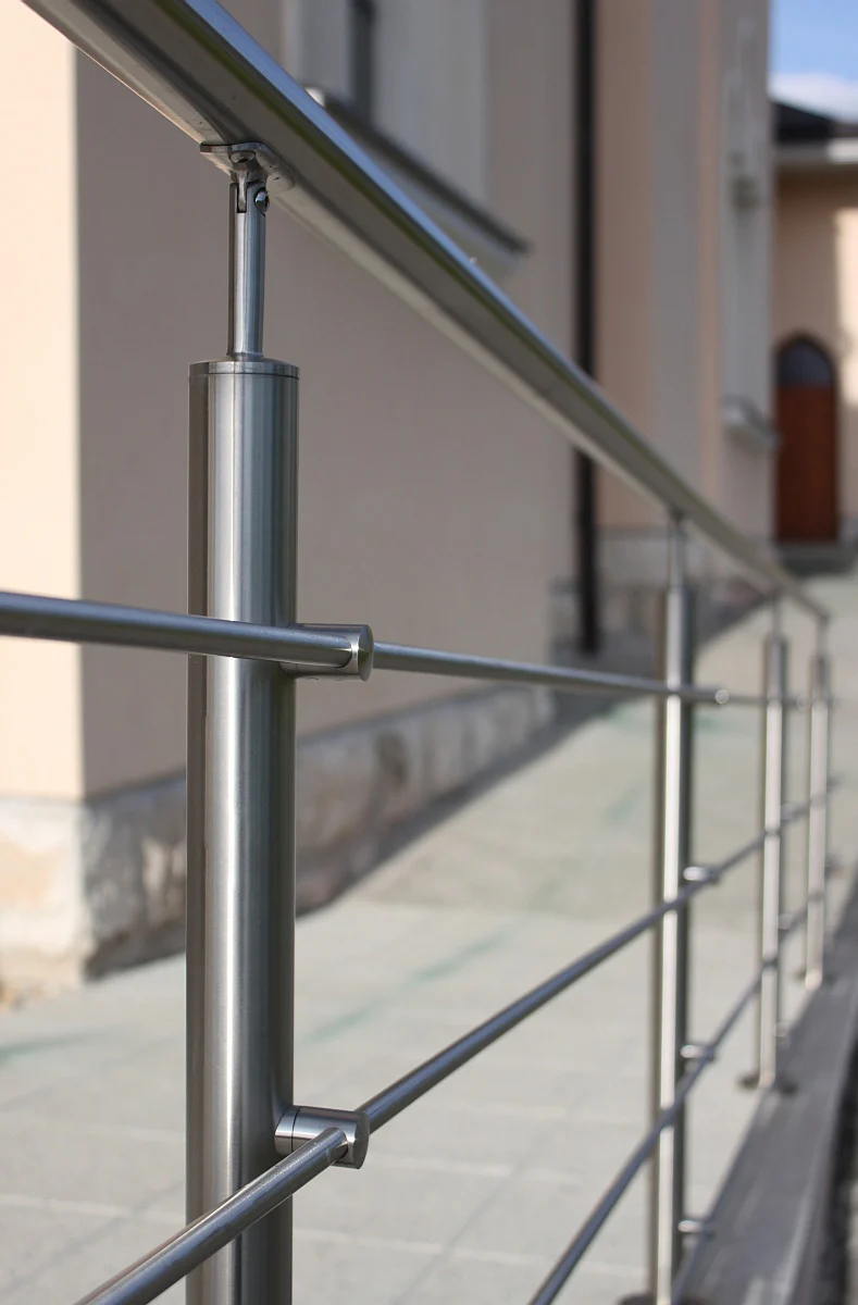 Adjustable handrail bracket - Image 3
