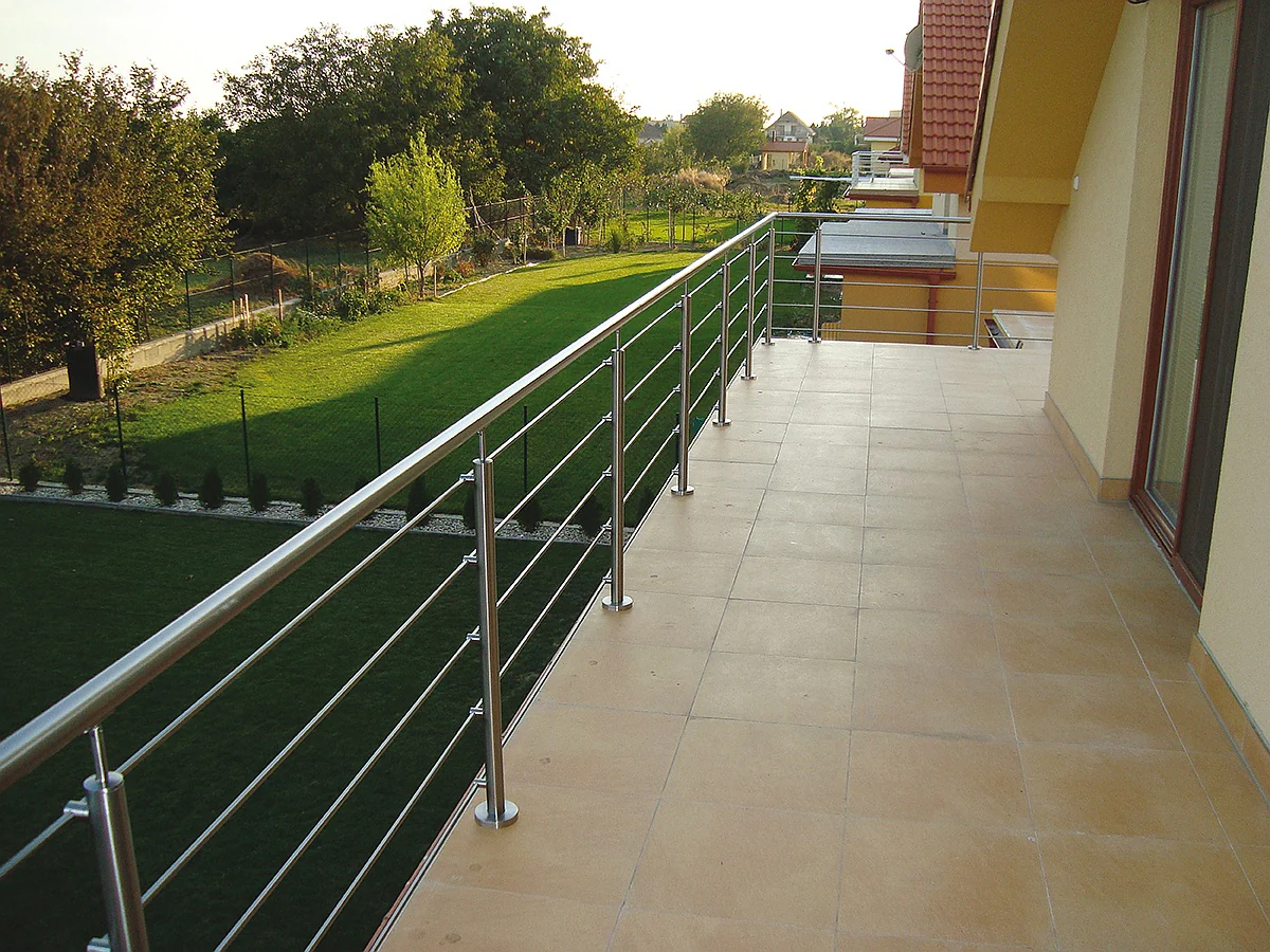 Adjustable handrail bracket - Image 3