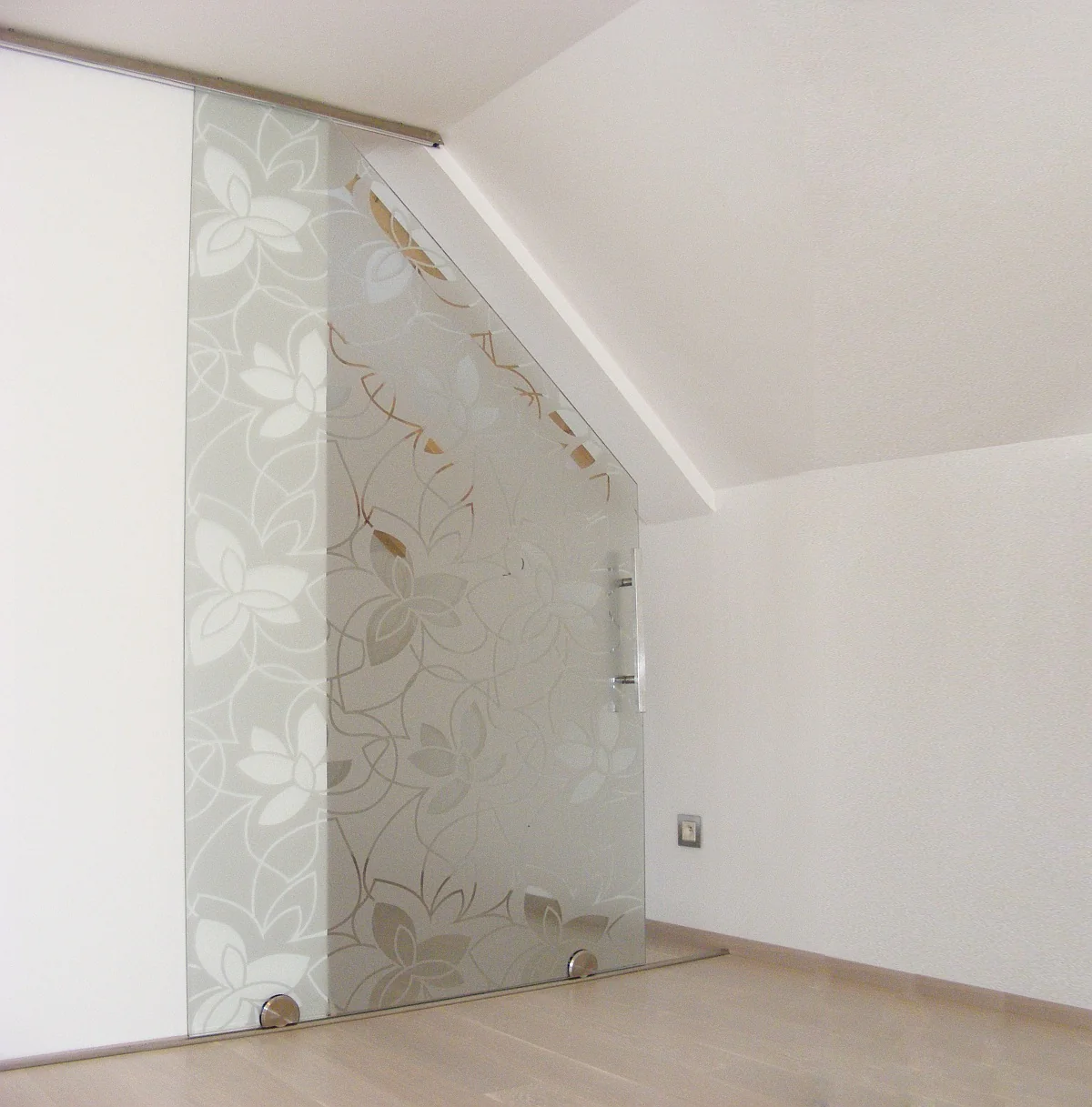 Bottom rolling guided sliding door gear for slidin - Image 2